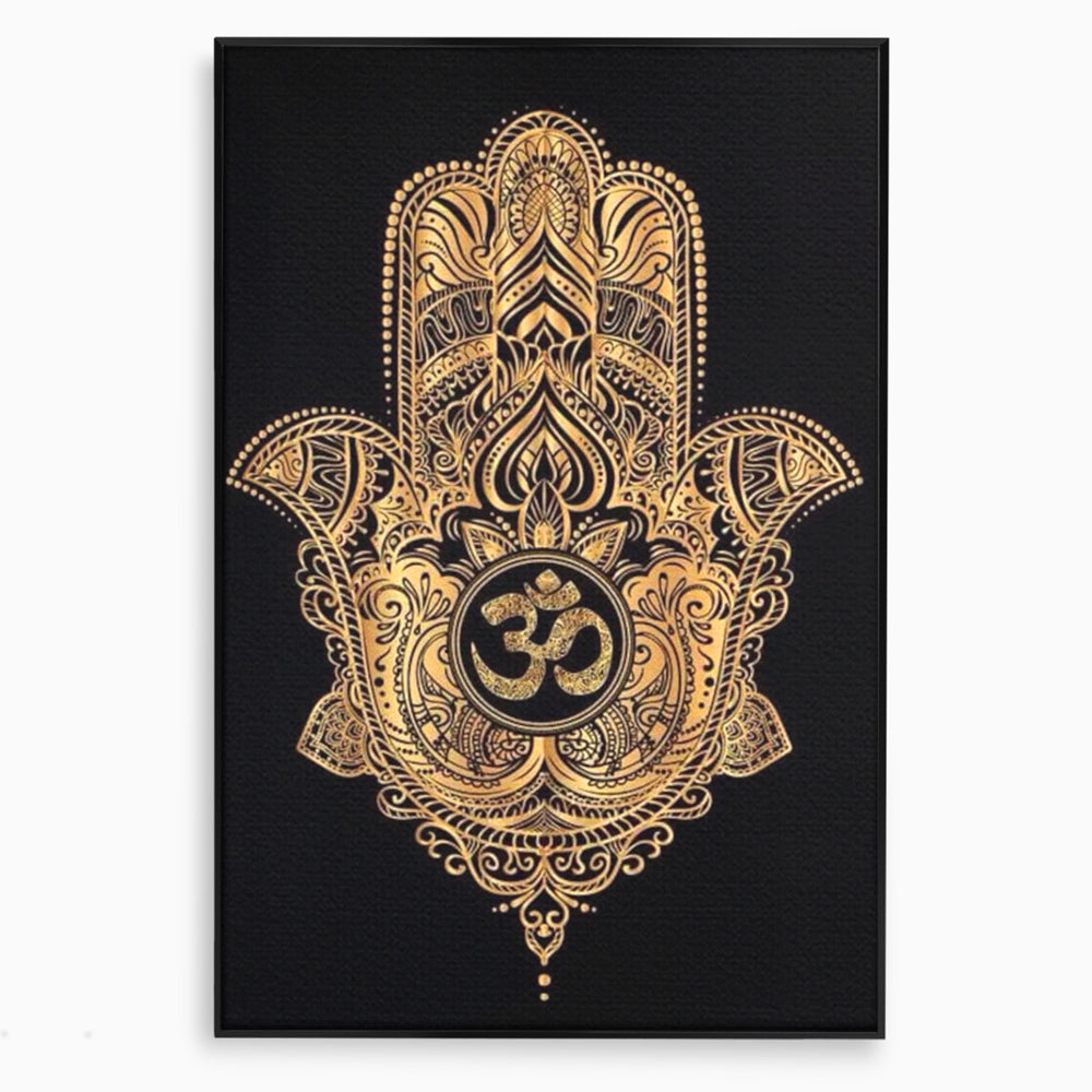Tablou canvas cu illustratie digitala hamsa aurie, in rama de aluminiu negru